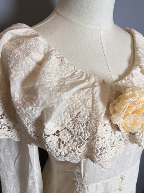 Vintage Cream Gunne Sax Dress with Lace Ruffled Collar and Buttoned Bodice – 70s-Inspired Gunne Sax Dress